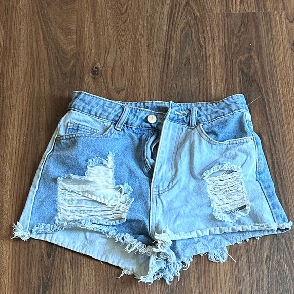 Colorblock denim shorts with rips - Picture 2 of 2